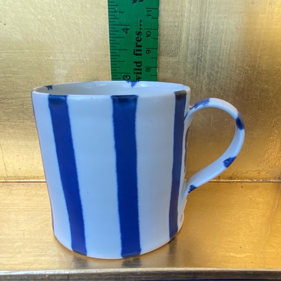 Handmade Mug, signed Sue Binns. Blue and White - Picture 7 of 11